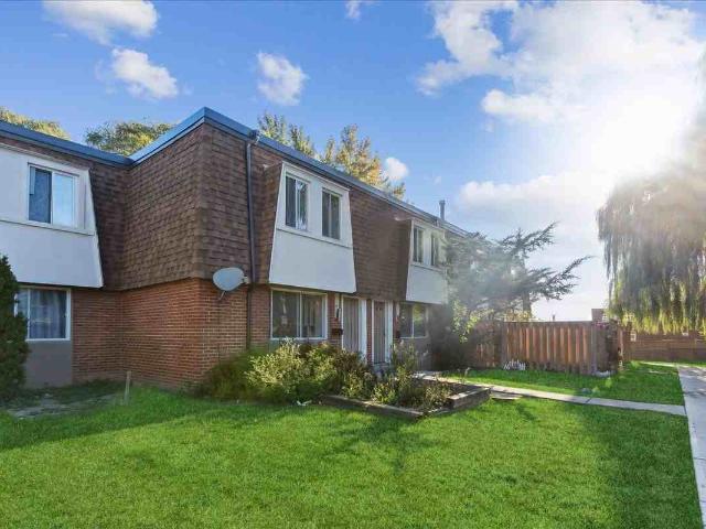 1560 Bloor Street East Townhomes 3 Bedroom Home for Rent at 1560 Bloor St, Mississauga, ON L4X 1R8 Applewood
