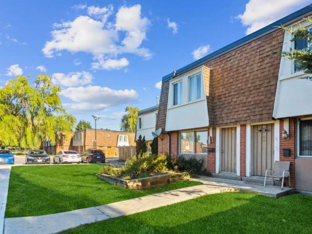 1560 Bloor Street East Townhomes Townhouse 3 bedroom available at 1560 Bloor Street [object Promise] for Rent