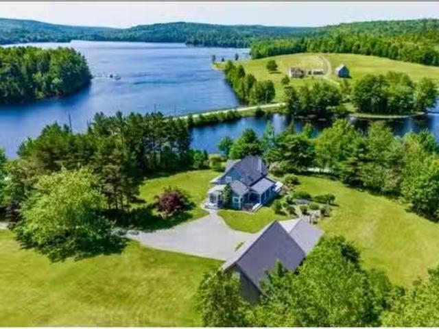 1563 New Ross Road, Vaughan, NS, B0N 2T0 Luxury House for sa.
