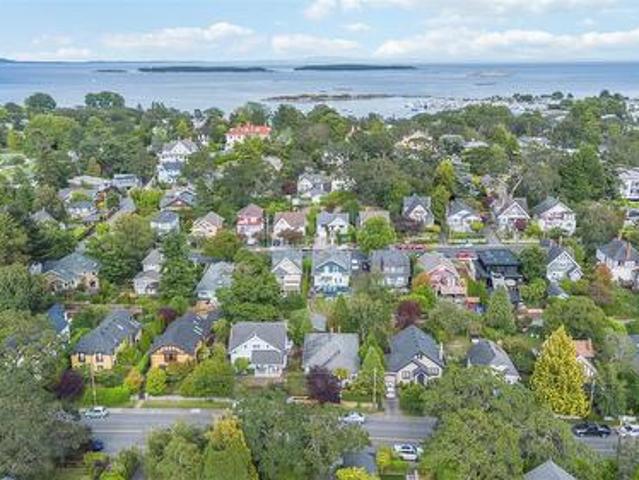 1579 Hampshire Rd, Oak Bay, BC, V8R 5T4 house for sale | Listing ID 1005 | Royal LePage