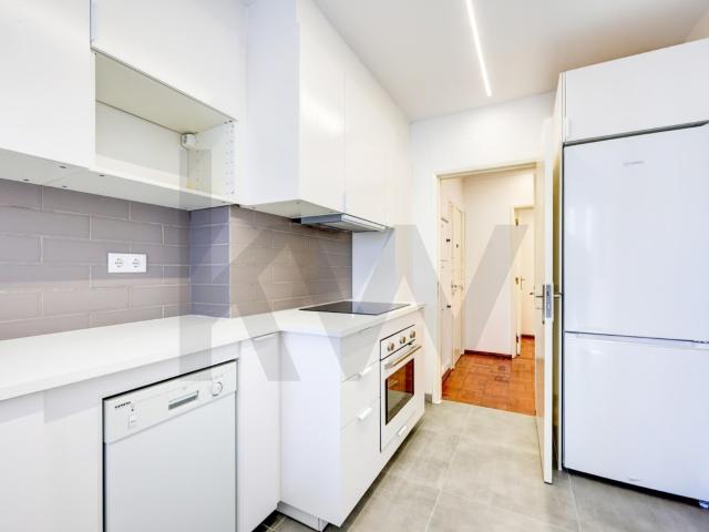 Renovated T2 86 m² | Prime Location – Rua Sampaio e Pina – Eduardo VII Park | Avenidas Novas