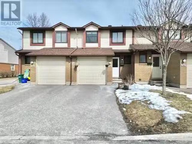 1584 Hoskins Crescent, Ottawa, ON, K4A 2J1 townhouse for sal.