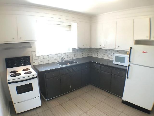 158 Meadowlands Drive West 3 Bedroom Apartment for Rent at 158 Meadowlands Dr W, Ottawa, ON K2G 2S6 Meadowlands