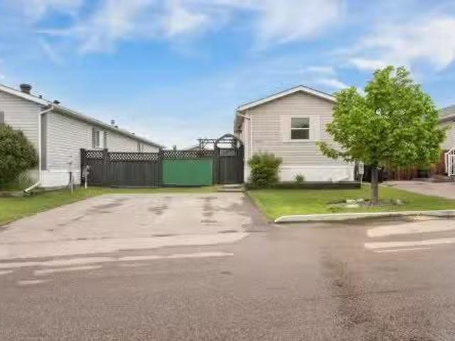 1592 Jubilee Drive, Sherwood Park, AB, T8H 2M9 house for sal.