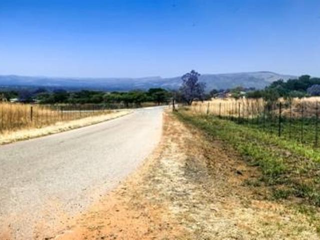 15.7 ha Land available in Waterkloof