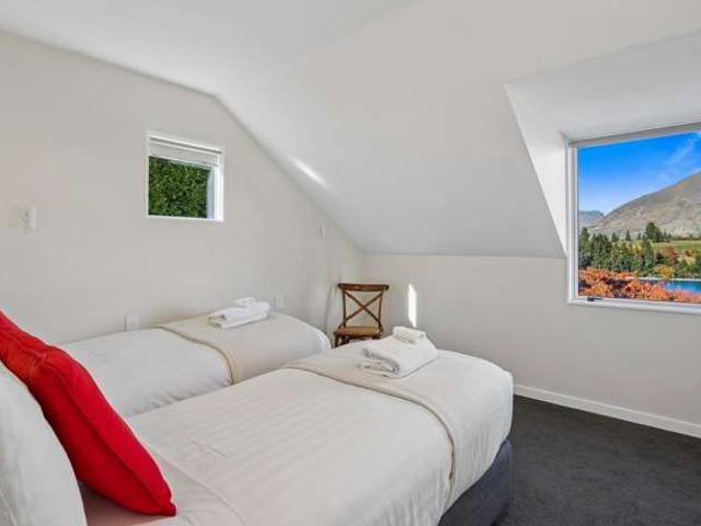 15 The Terrace, Queenstown