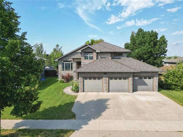 15 Woodlands Drive, Brandon, MB, R7A 0T1 house for sale | Listing ID 202621 | Royal LePage