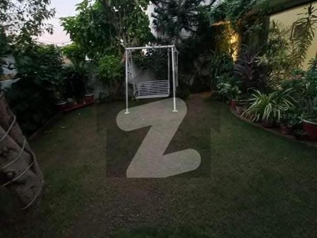 15 Years Old House That Occupies 1000 Sq Yards Space In DHA Phase 5