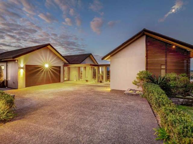 15 Balboa Drive, Matakatia, Rodney