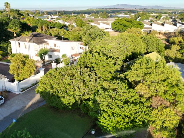 15 Bedroom House For Sale in Wellington North