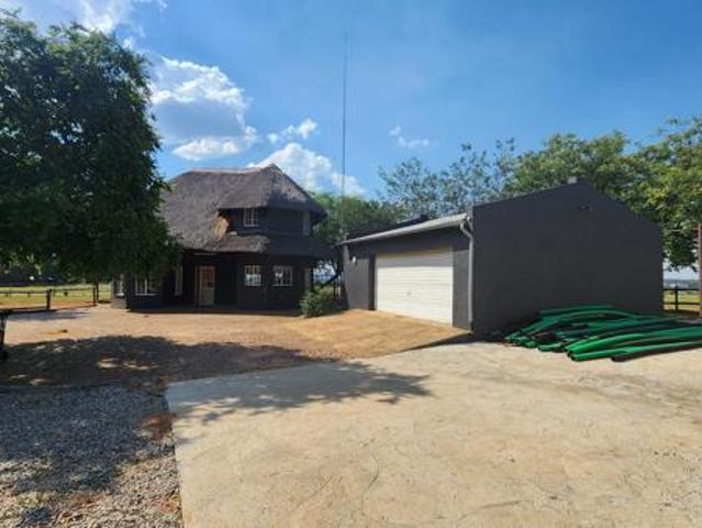15 Bedroom House in Mnandi AH