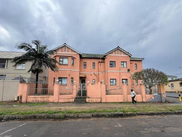 15 Bedroom House in Quigney