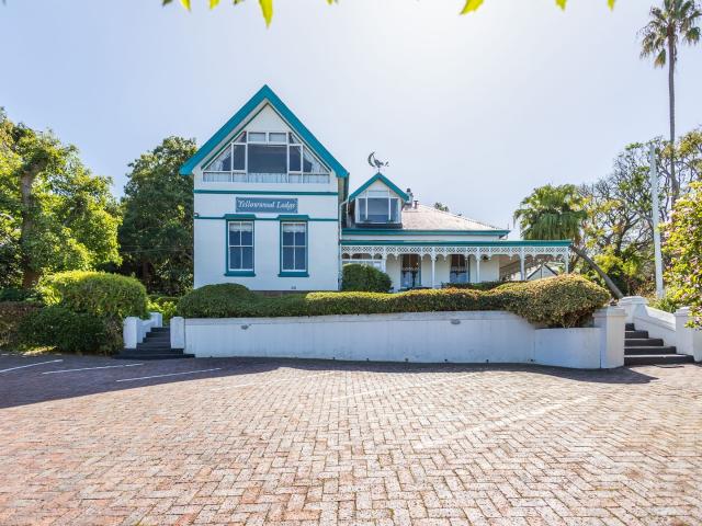 15 Bedroom House in West Hill