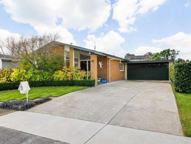 15 Cooper Place, Chedworth, Hamilton City