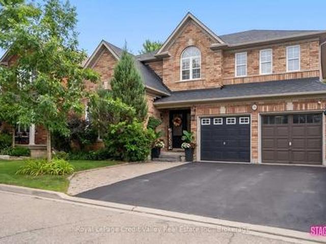 15 Courtsfield Crescent, Brampton Fletcher'S Meadow, ON, L7A 2E3 house for sale | Listing ID W13637 | Royal LePage