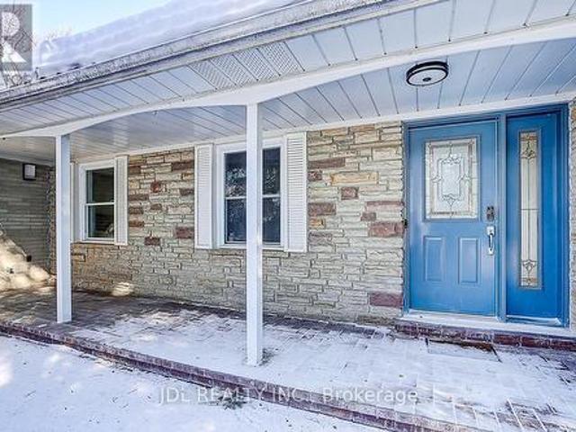 15 Crossburn Drive, Toronto, ON, M3B 2Z3 house for lease | Listing ID C12994 | Royal LePage