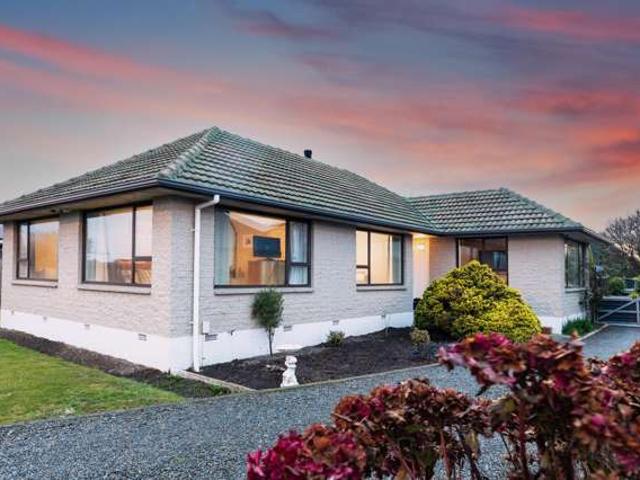 15 Denniston Crescent, Redwood, Christchurch City