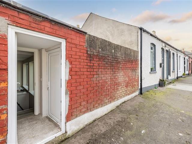 15 Derrynane Parade, Phibsborough, Dublin 7 MOVEHOME ESTATE AGENTS 4915 MyHome. Ie Residential