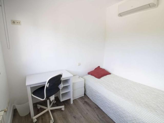 15 Dormitorio Shared Living/Roommate Madrid Madrid 101850342