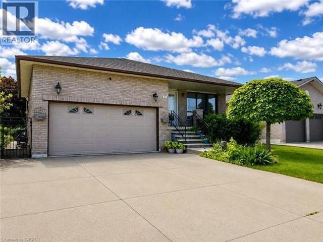 15 Ellen Avenue, Hamilton, ON, L8G 5A9 house for sale | Listing ID 40840 | Royal LePage