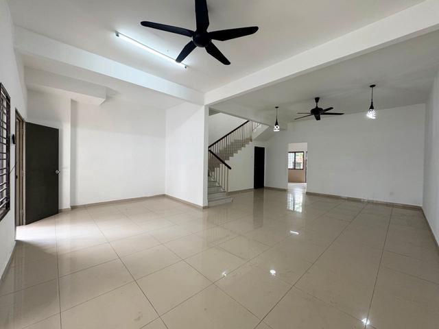 15 FEET EXTRA LAND Double Storey Taman Desa Seringin Nilai 3