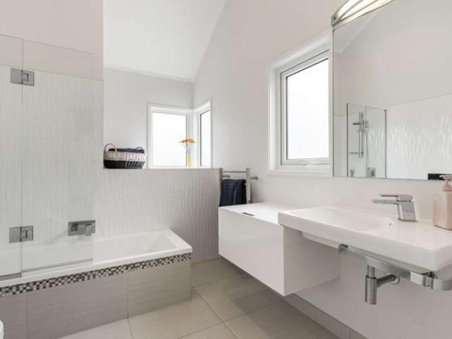 1/5 Hyde Road, Rothesay Bay, North Shore City