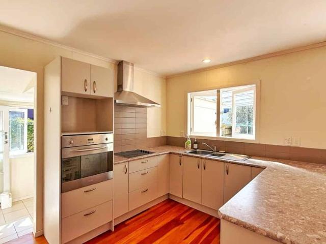 15 Karamu Street, Te Atatu Peninsula