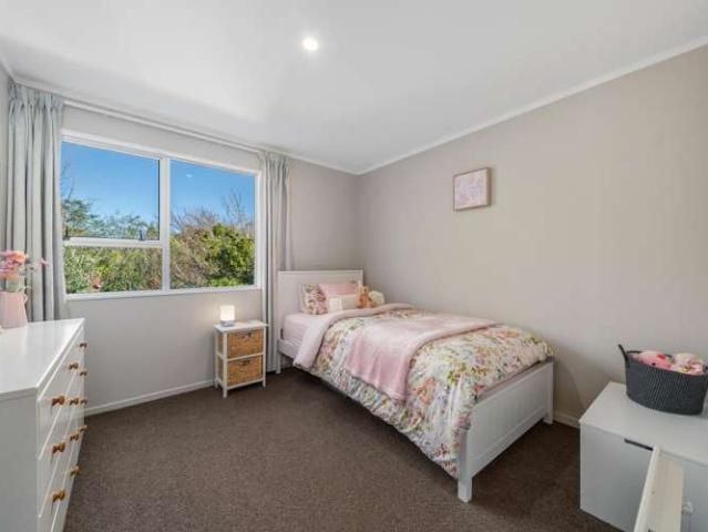 1/5 Kingsbridge Place, Newlands, Wellington City