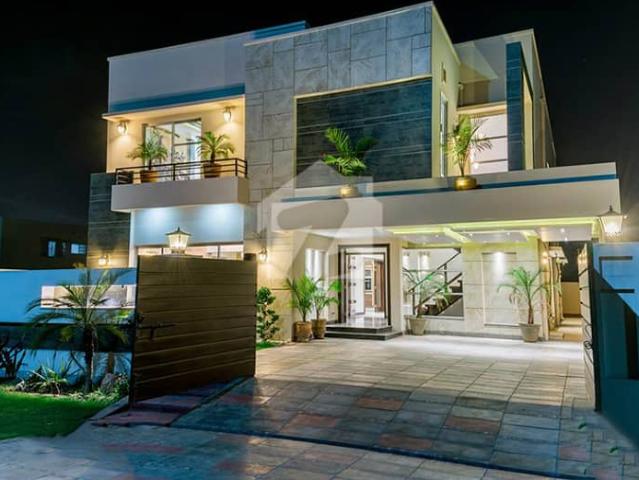 15 KV Solar 12 Marla Corner Luxury House For Sale Near CLub & Park Commercial