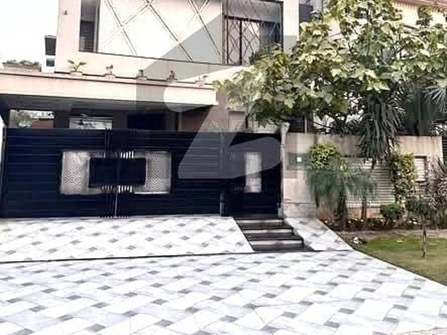 15 KV Solar 12 Marla Corner Luxury House For Sale Near CLub & Park Commercial