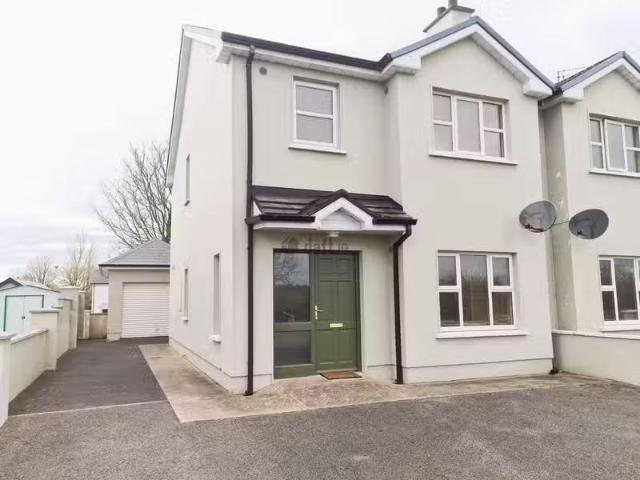 15 Lowpark Avenue, Charlestown, Charlestown, Co. Mayo is for r.