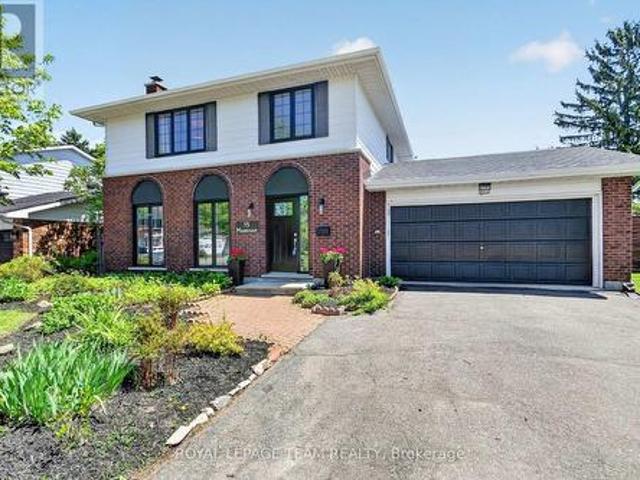 15 Markham Avenue, Ottawa, ON, K2G 3Z1 house for sale | Listing ID X13168 | Royal LePage
