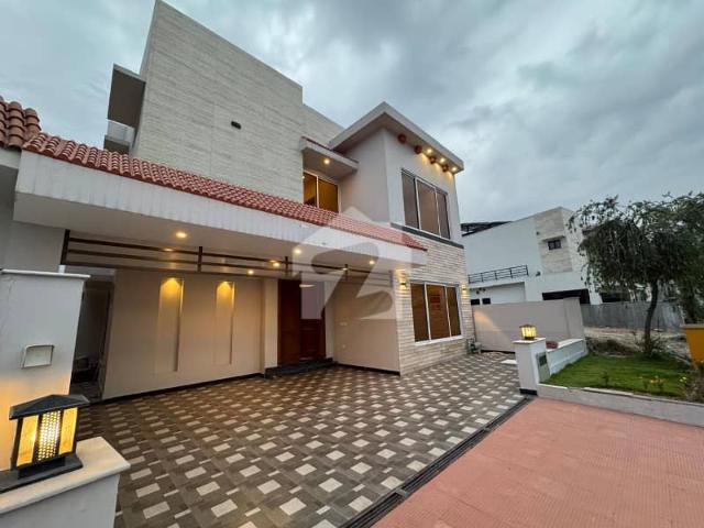 15 Marla Villa Owner Build Park Face House