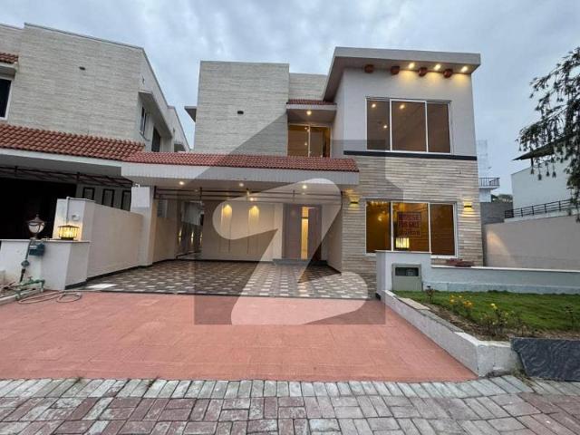 15 Marla Villa Owner Build Park Face House