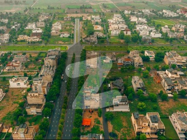 15 Marla Beautiful House Available for Sale Wapda City Block D