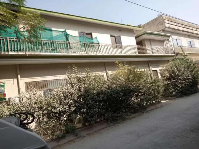 15 Marla Corner House 4 separate Portions Separate car Parking Wah ID 30765