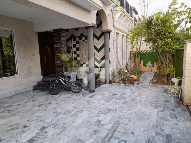 15 marla house available for sale