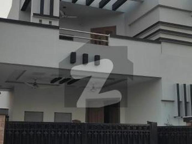 15 Marla House Hot location Main Double Road Wapda City