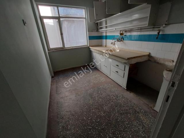 15 Mayısta Çınara Yakın 120m2 3+1 Sobalı Kiralık Daire