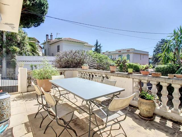 15 minutes à pied rue d'Antibes Calme 120m² Cannes