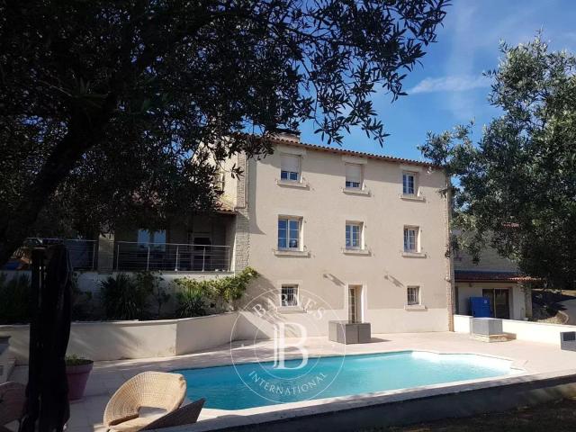 Entre Niort et La Rochelle – Maison 470 m² – Nombreuses dépe. 470m² La rochelle