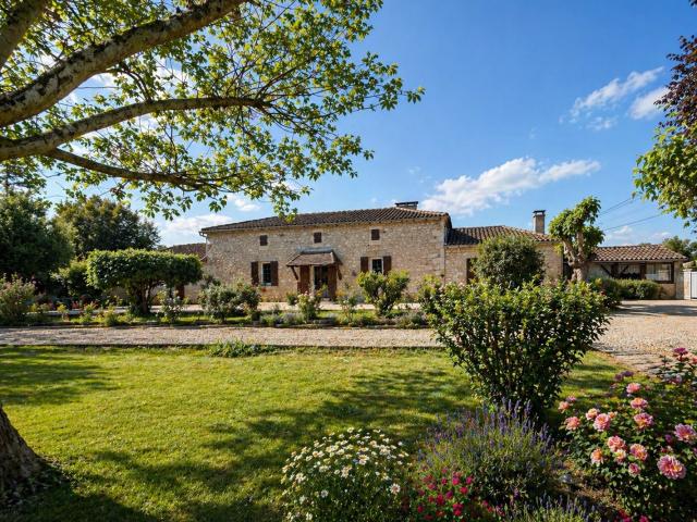 15 min Villeneuve sur lot Longère en pierre avec piscine e. 143m² Saint Sylvestre sur Lot