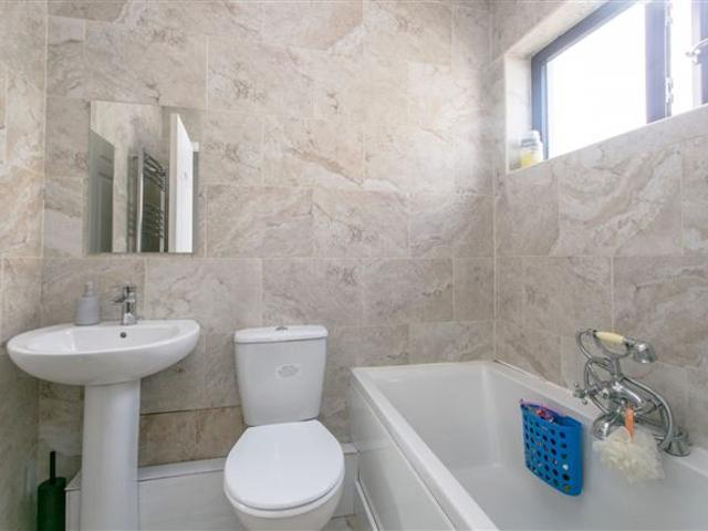 15 Mount Eagle Court, Leopardstown, Dublin 18 DNG Stillorgan 4911 MyHome. Ie Residential