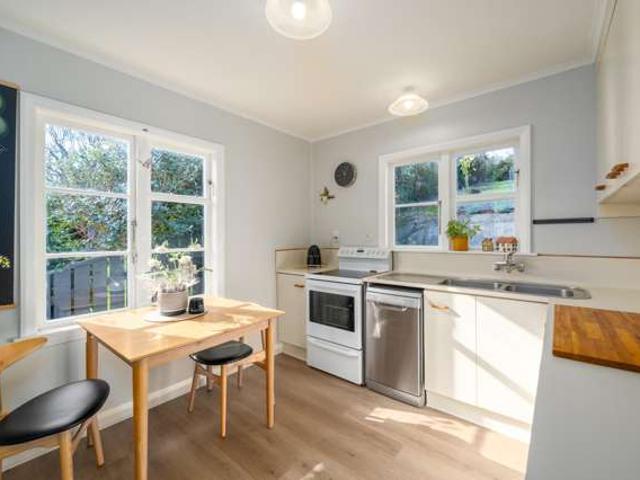 15 Ngatitoa Street, Tawa, Wellington City