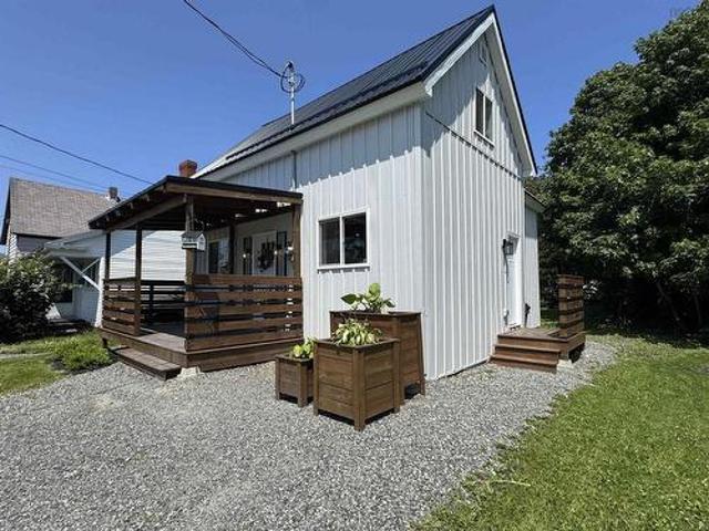 15 Oxford Ave Sydney Avenue, Florence, NS, B1V 2H8 house for sale | Listing ID 202618 | Royal LePage