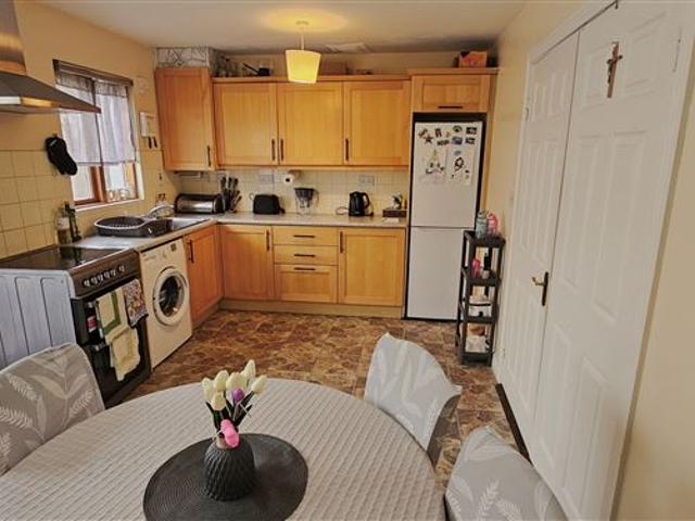 15 Russell Lawns, Tallaght, Dublin 24 RE/MAX Property Associates 4936 MyHome. Ie Residential