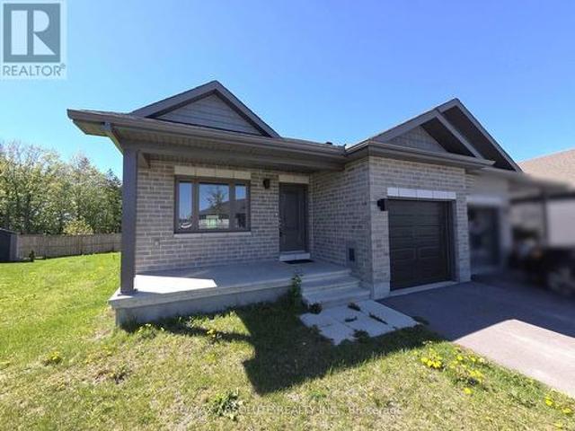 15 Seabert Drive, Arnprior, ON, K7S 0H9 house for lease | Listing ID X13441 | Royal LePage
