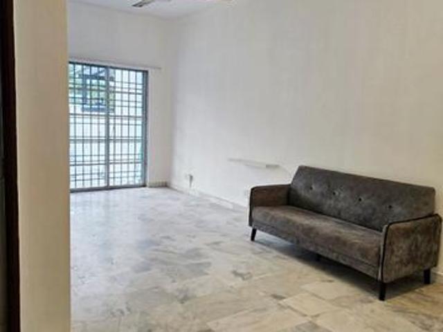 15 Storey House Zapin Bandar Bukit Raja 3BEDROOMSKitchen Cabinet