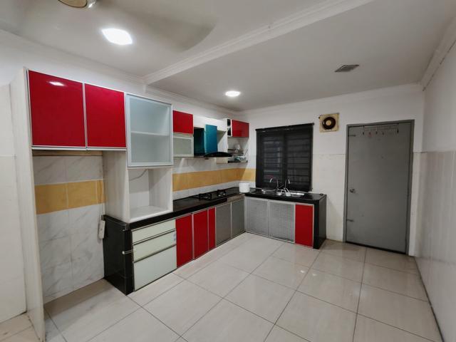 15 storey Jalan Gamelan Bandar Bukit Raja with kitchen cabinet