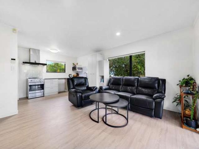 15a Gossamer Drive, Pakuranga Heights, Manukau City